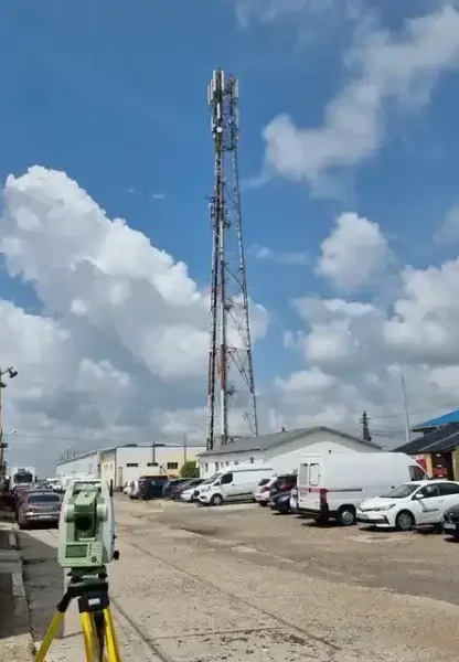 Antena de telecomunicații și echipament de măsurare în Galați.